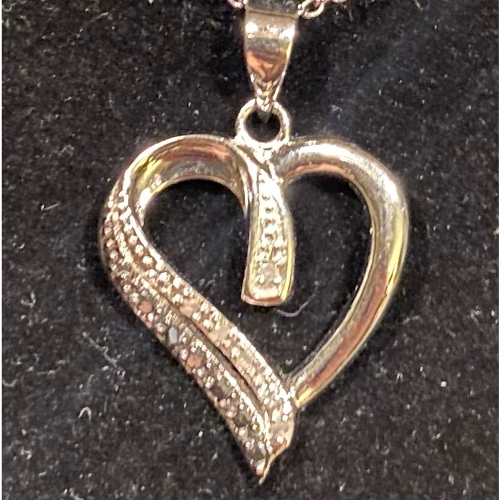 Diamond heart pendant and 18” silver chain